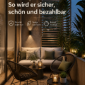 Un balcon coquet avec des plantes et des accessoires décoratifs