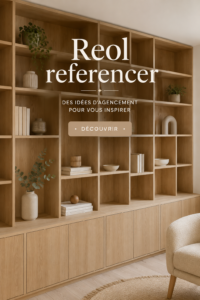 Une pièce de vie chaleureusement décorée avec un aménagement pratique