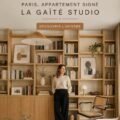 Vue de l'appartement de Caroline Cravan à Paris, avec un intérieur accueillant et élégant.