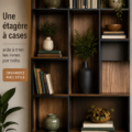Etagères en boîte organisées avec des livres de différentes tailles dans un intérieur chaleureux.