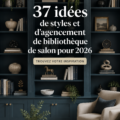 Un salon moderne avec une bibliothèque en bois et des fauteuils confortables.