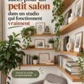 Petit salon décoré avec des meubles multifonctionnels et une palette chaleureuse